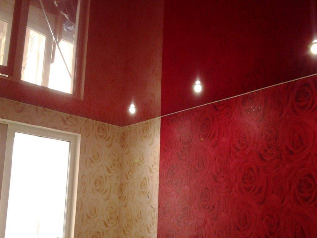 Красный потолок: 100 фото идей яркого оформления в интерьере