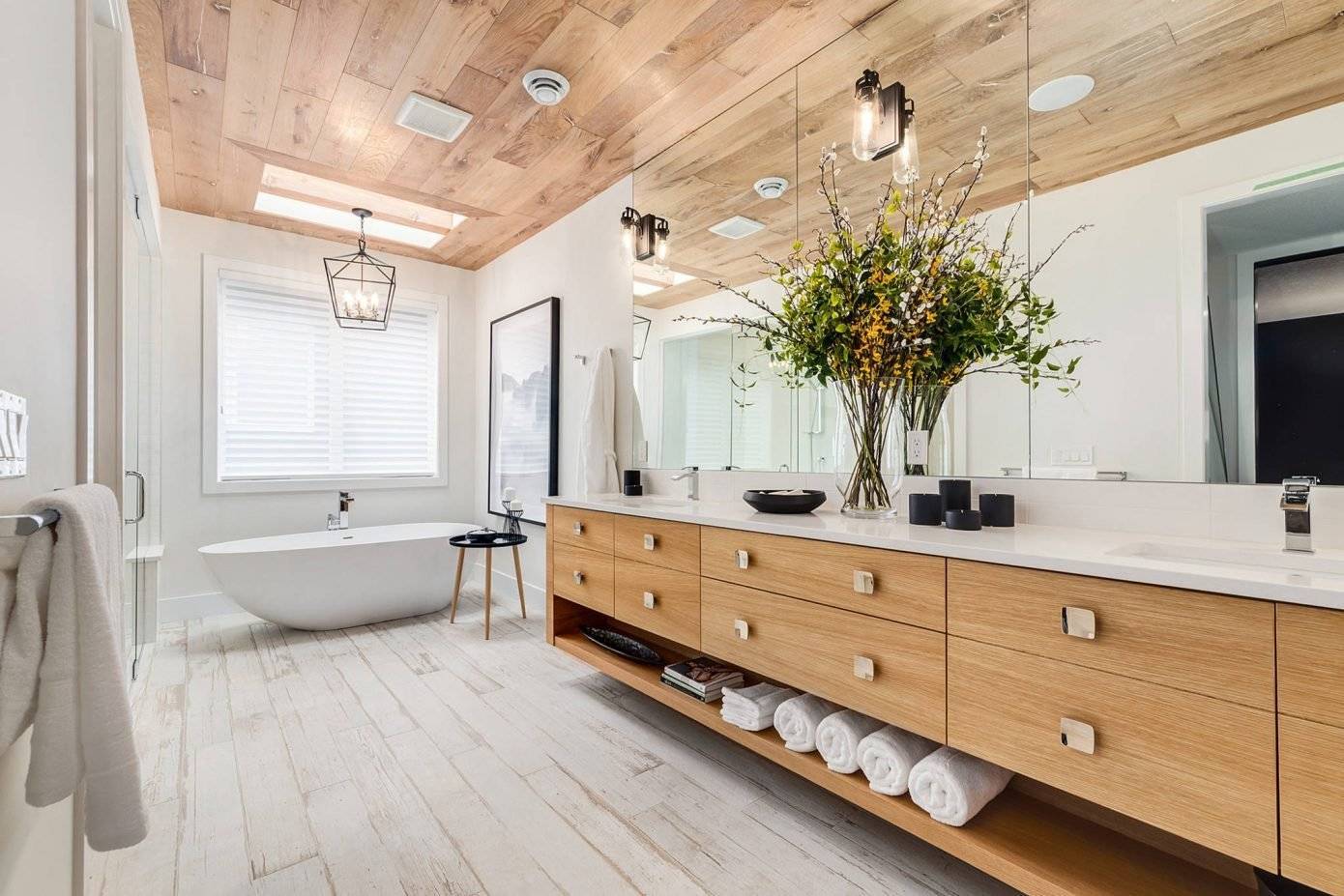 Устройство ванной комнаты в доме из дерева