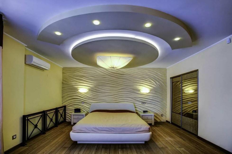 Потолки из гипсокартона в спальне (54 фото): дизайн навесных двухуровневых потолков с подсветкой, подвесные фигурные красивые гипсокартонные потолки и другие варианты