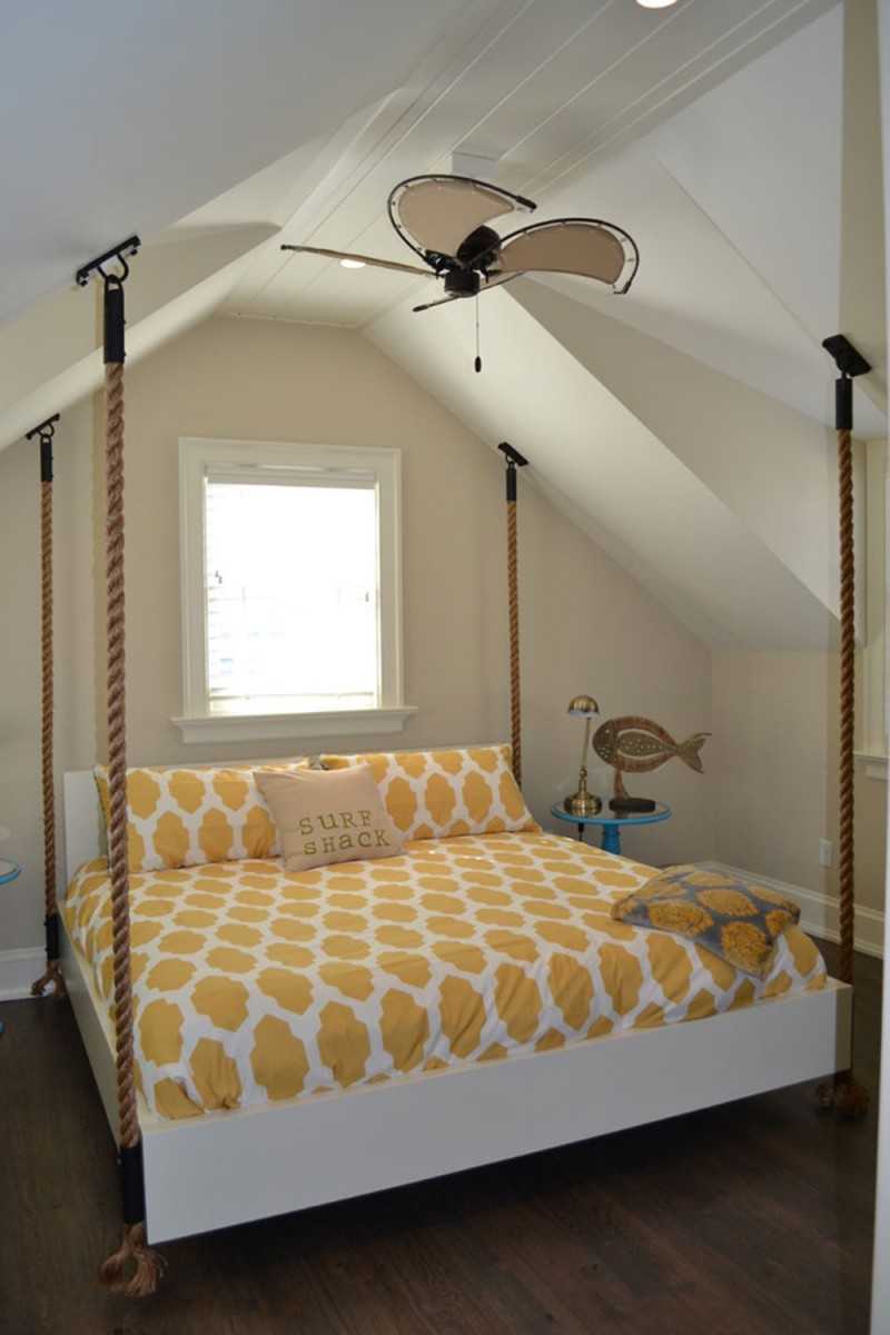 Как выбрать красивую и надежную кровать под потолком
