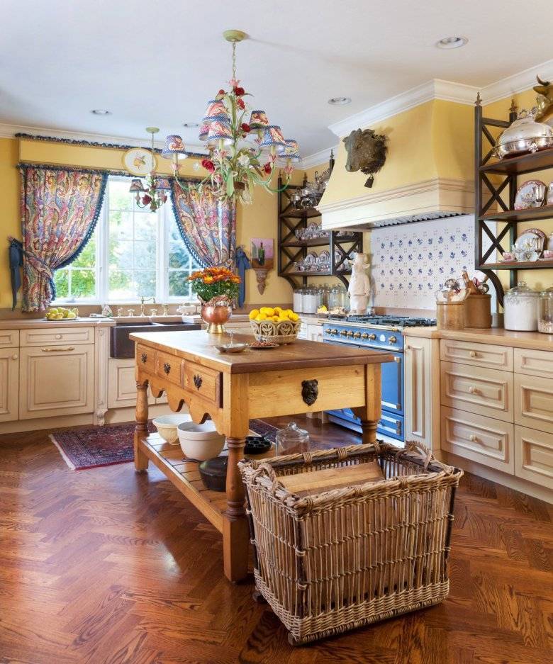 Кухня в деревенском стиле: особенности интерьера, материалы для отделки