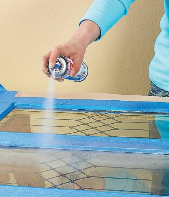 Как покрасить оргстекло в домашних условиях: какая краска пристает к плексигласу и как затонировать стекло своими руками