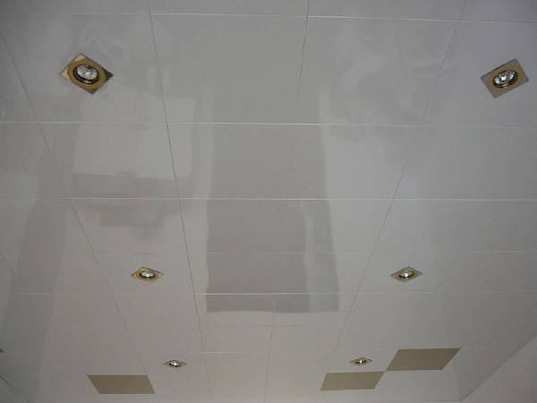 Как правильно выбрать и установить подвесной кассетный потолок