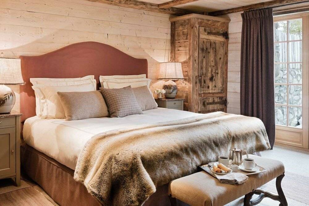 Спальня в стиле шале: уютно и просто