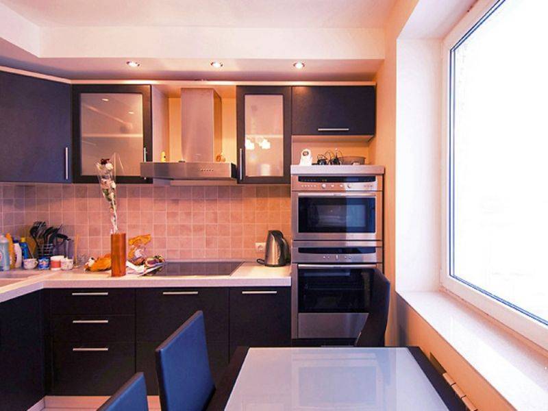 Дизайн кухни в панельном доме (54 фото): оригинальный интерьер в типовой планировке