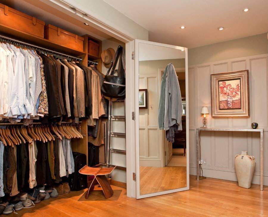 Удачные варианты дизайна гардеробных комнат в коридоре