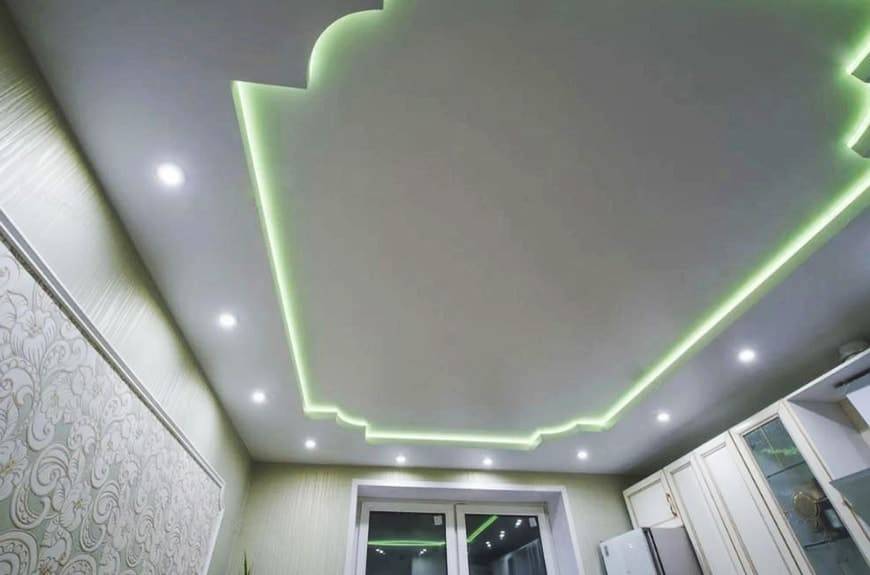 Дизайн двухуровневого потолка из гипсокартона для кухни: 12 фото