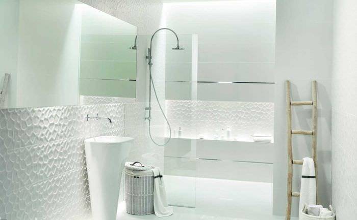 Белая плитка в ванной: оптимальные идеи дизайна и варианты сочетания. советы профессионалов по выбору плитки и ее применению (110 фото)