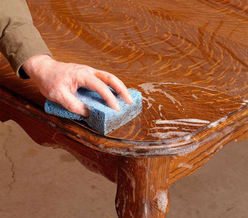 Как почистить деревянную мебель в домашних условиях