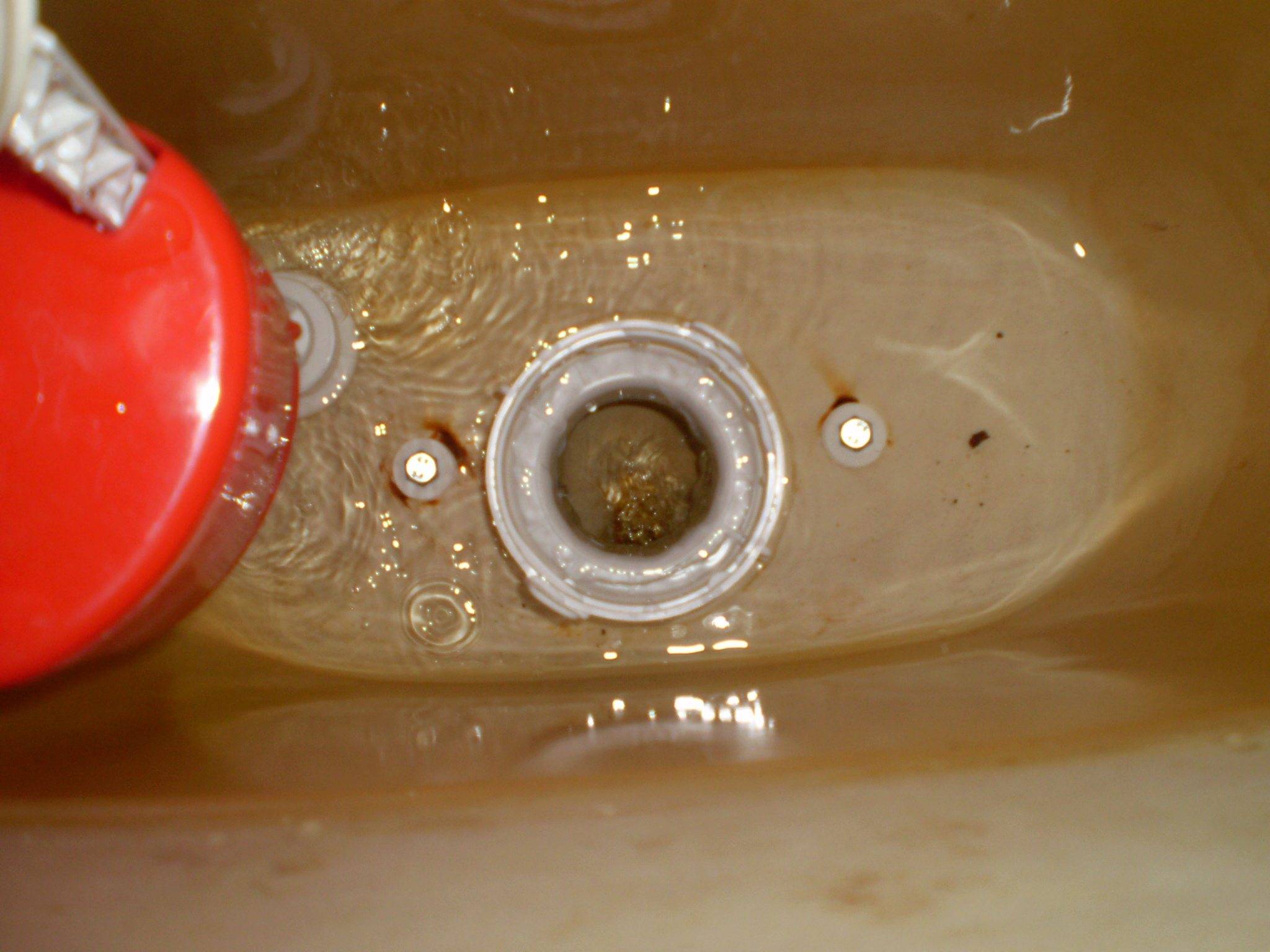Как устранить течь в унитазе - как найти и устранить протечку воды из унитаза