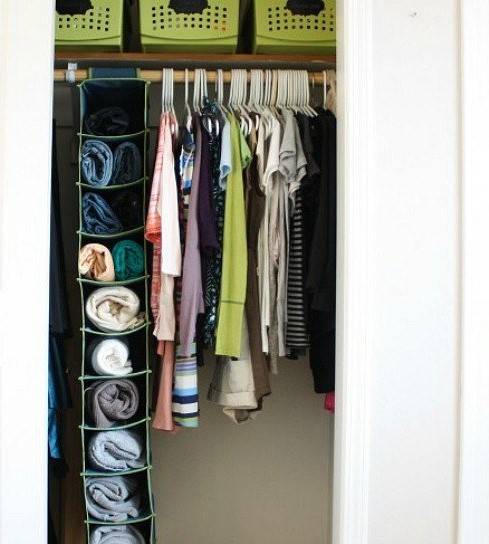 Как навести порядок в шкафу с одеждой или в кухонном шкафу?