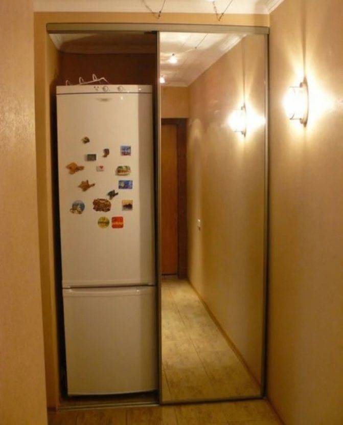 Холодильник на кухне (59 фото): куда поставить? особенности расположения отдельно стоящего холодильника в дизайне интерьера