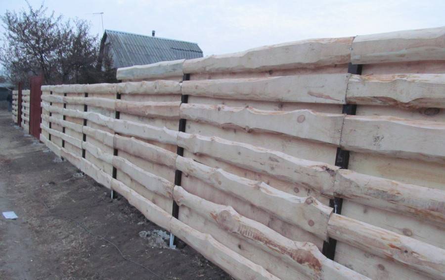 Забор из горбыля (52 фото): красивый деревянный забор из необрезной доски, все варианты обработки и дизайна