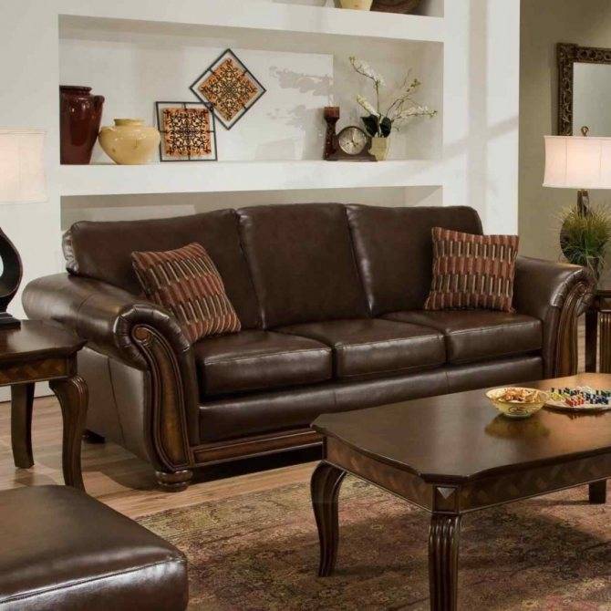 Коричневый диван в интерьере: особенности и правила сочетания