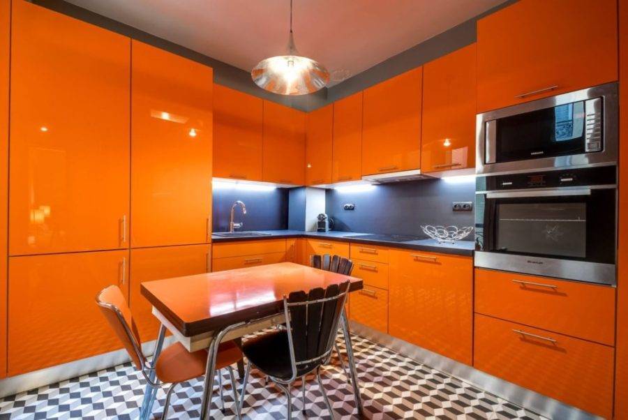 Оранжевая кухня в интерьере: с какими цветами сочетается цвет
