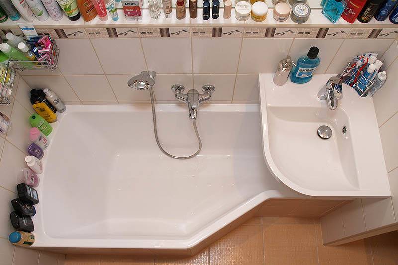 Расположение полотенцесушителя в ванной (фото)