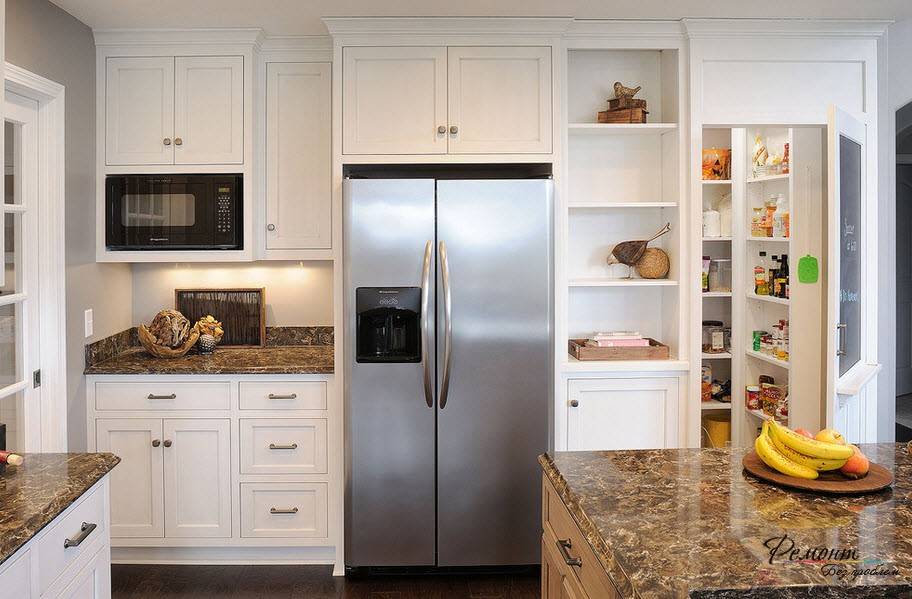 Холодильник в интерьере кухни: советы по выбору - 75 фото