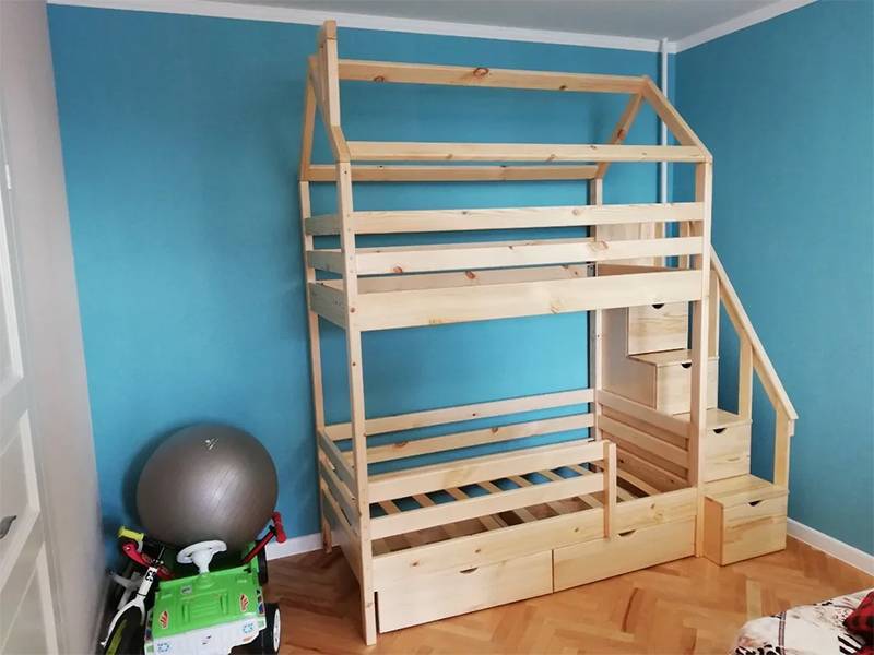 Двухъярусная кровать со шкафом: разновидности моделей, правила выбора