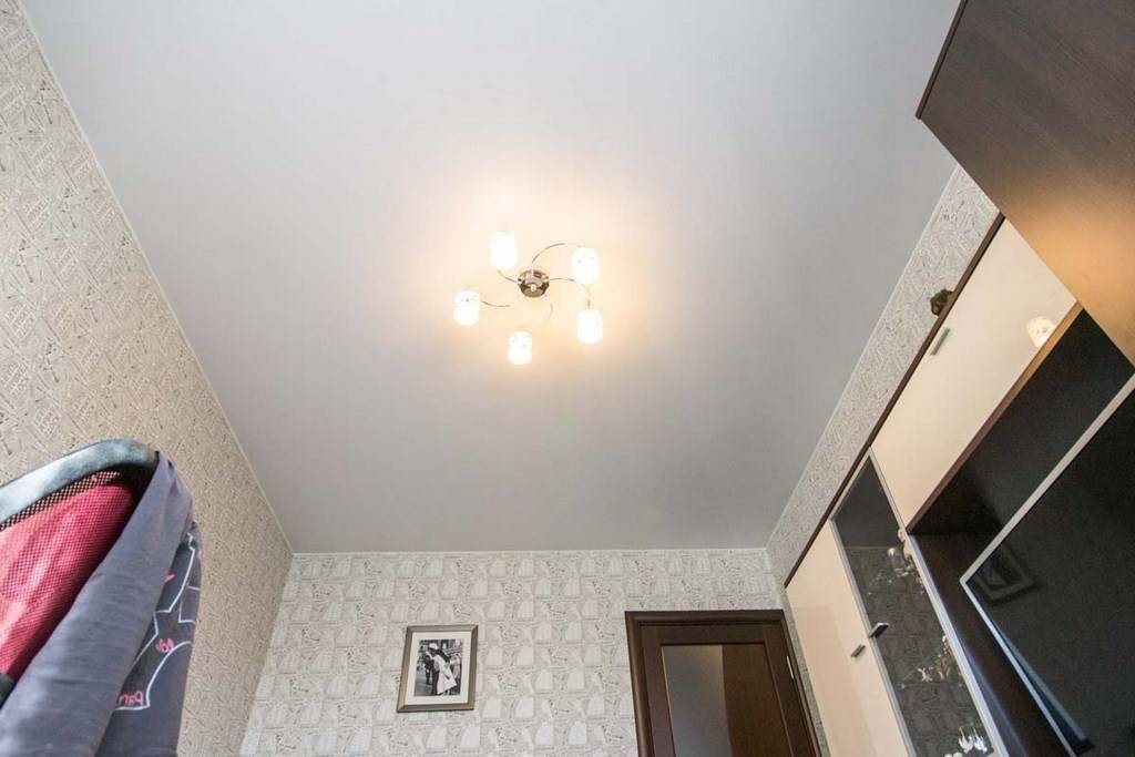 Натяжные потолки в коридоре: фото дизайна в узком и длинном, в маленьком глянцевый, в хрущевках черного цвета, двухуровневые с рисунком
