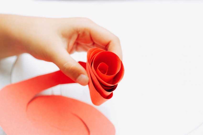 Как сделать розу из бумаги своими руками