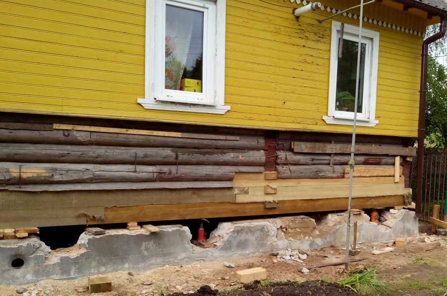 Как поднять дом на домкратах и залить фундамент