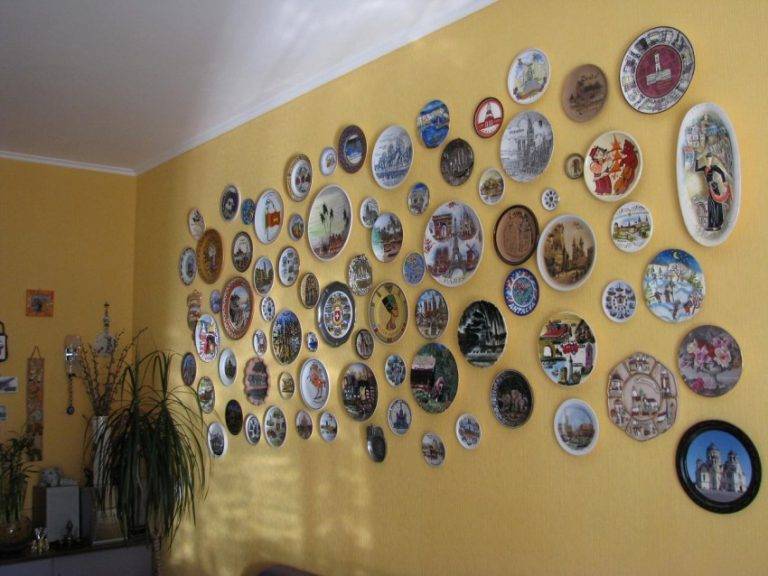 Декоративные тарелки на стену: способы декорирования, 75 фото, видео
