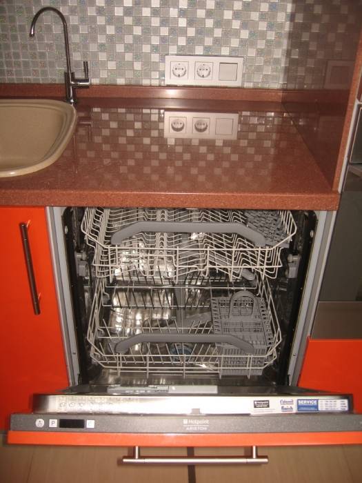 Как встроить посудомоечную машину в готовую кухню под столешницу