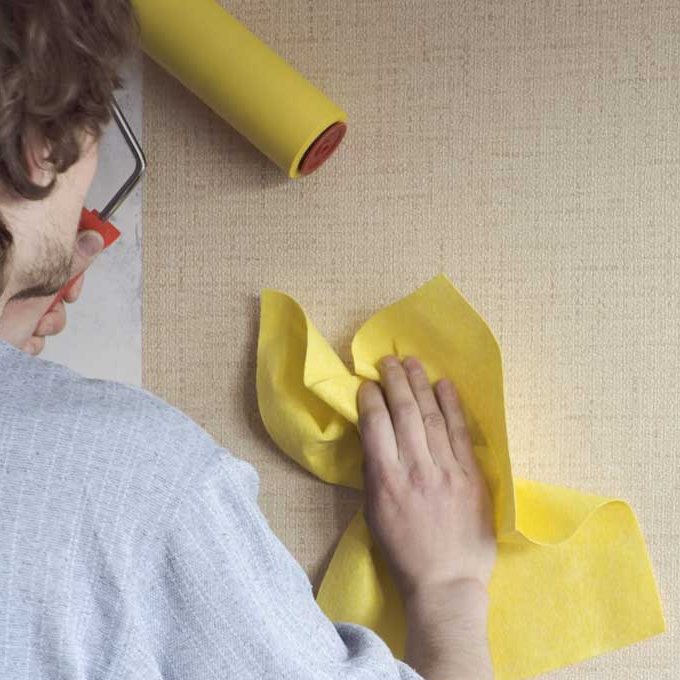 Технология поклейки бумажных обоев на стену самостоятельно: как без пузырей