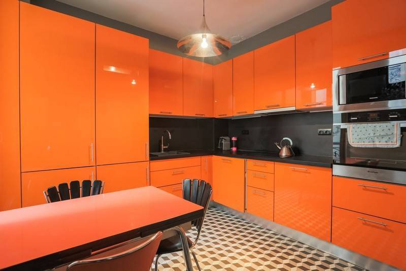 Оранжевая кухня — яркий дизайн в лучшем интерьере (86 фото)