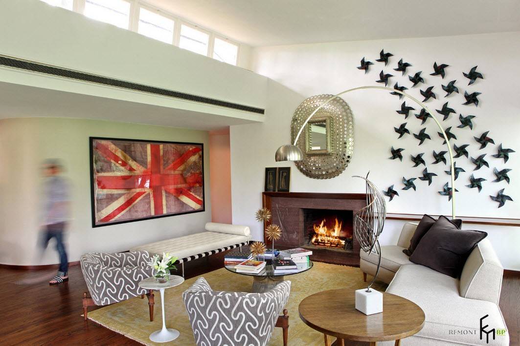 Украшаем стену в гостиной: стильные варианты декора в интерьере