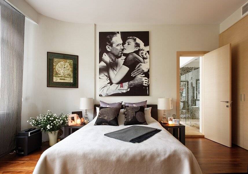 Какую повесить картину в спальне над кроватью - стильный дизайн