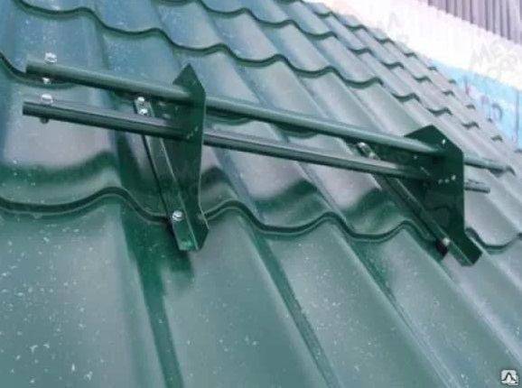 Снегозадержатели на крышу: виды, монтаж снегоудерживающих устройств на кровле из профнастила