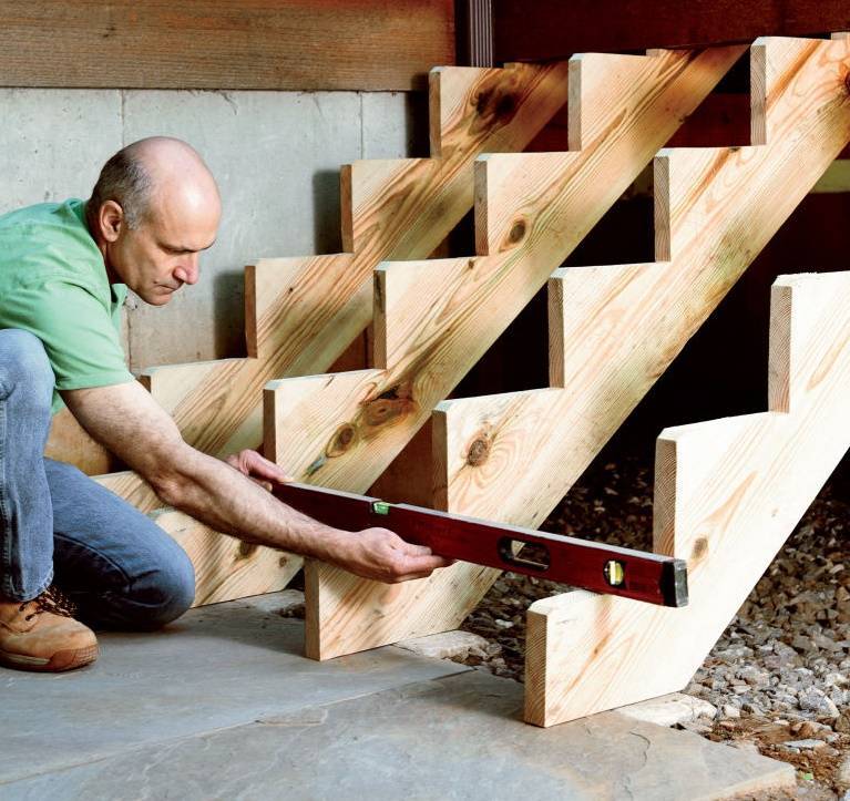 Как сделать приставную деревянную лестницу своими руками? - блог о строительстве