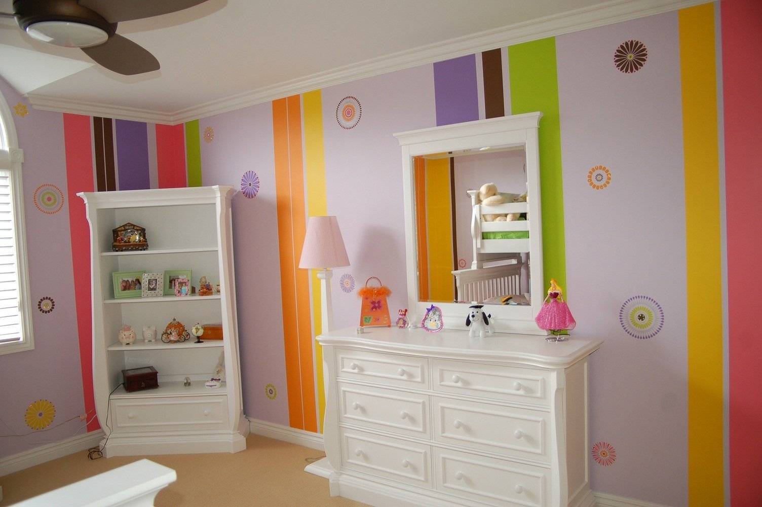 Покраска стен в детской – этапы работ и выбор материалов