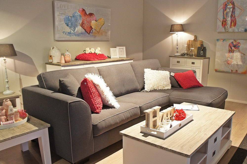 Основные критерии выбора дивана в интерьер гостиной комнаты