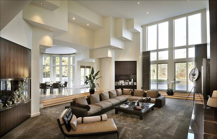 Интерьер гостиной в частном доме: отделка потолка и установка камина, выбор обоев, дизайн интерьера и фото