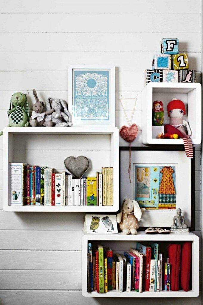 Книжный шкаф (79 фото): современные узкие стеллажи для книг, закрытые модели из массива дерева для дома