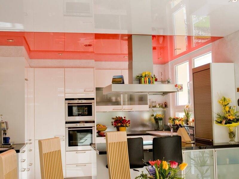 Потолок на кухне - какой лучше сделать, обзор доступных вариантов