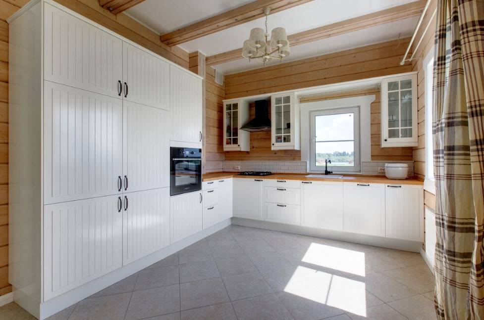 Вагонка на кухне (37 фото): отделка своими руками в частном доме, обшитый фартук и потолок, интерьер, отделанный деревянной продукцией