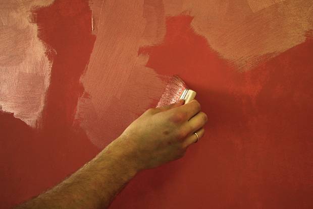 ????фактурная краска для стен: станет ли она достойной заменой одноимённой штукатурки