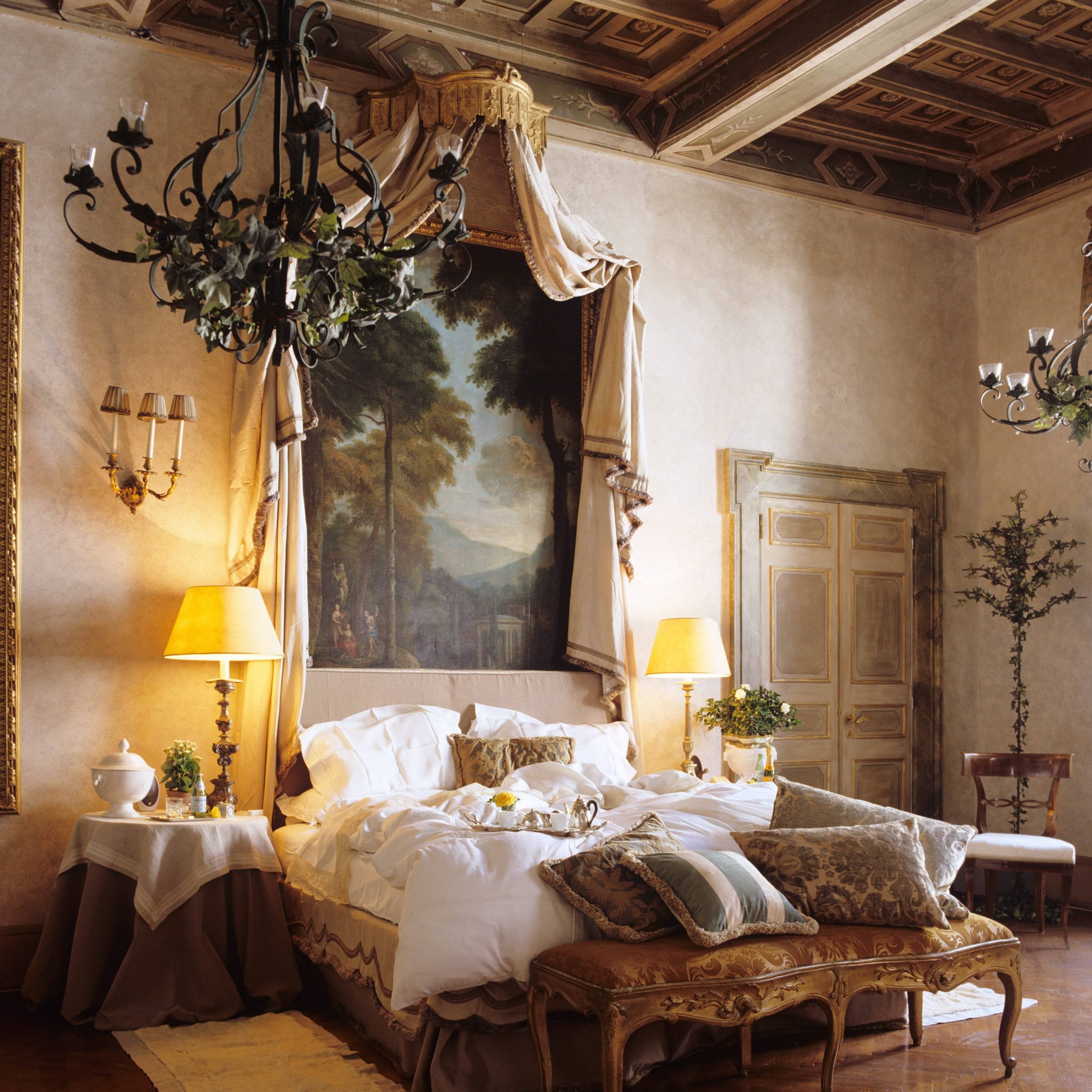 Итальянские спальни в классическом стиле - фото дизайна интерьеров