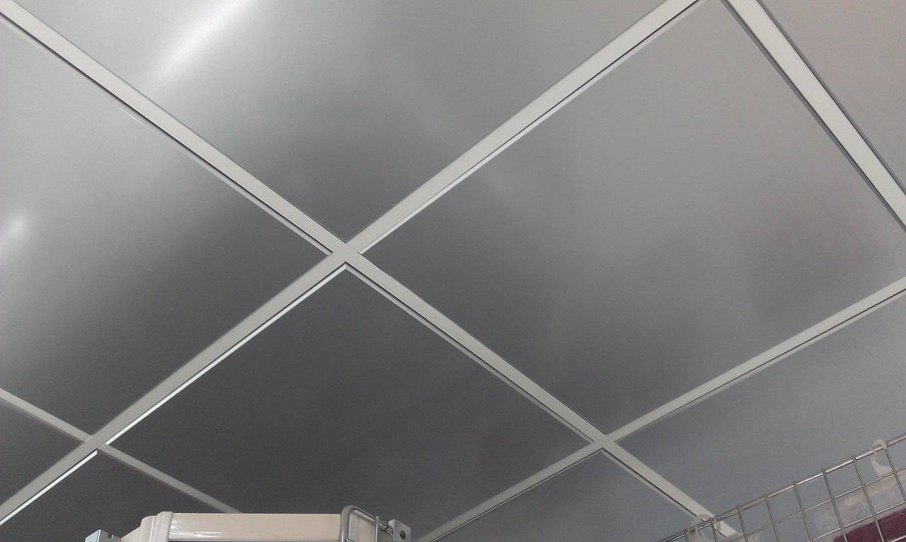 Как сделать подвесной потолок из пластиковых панелей