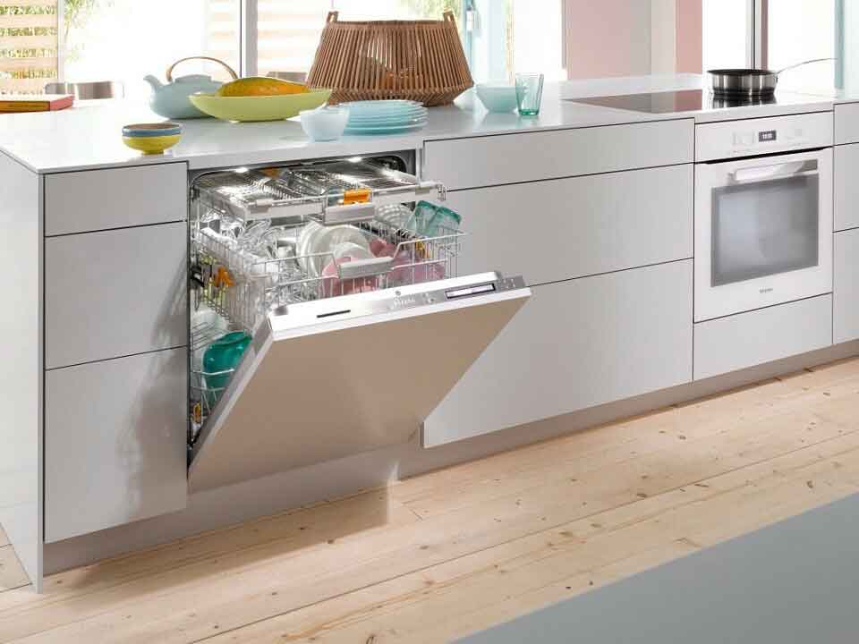 Установка посудомоечной машины в готовую кухню: пошаговая инструкция, монтаж и подключение