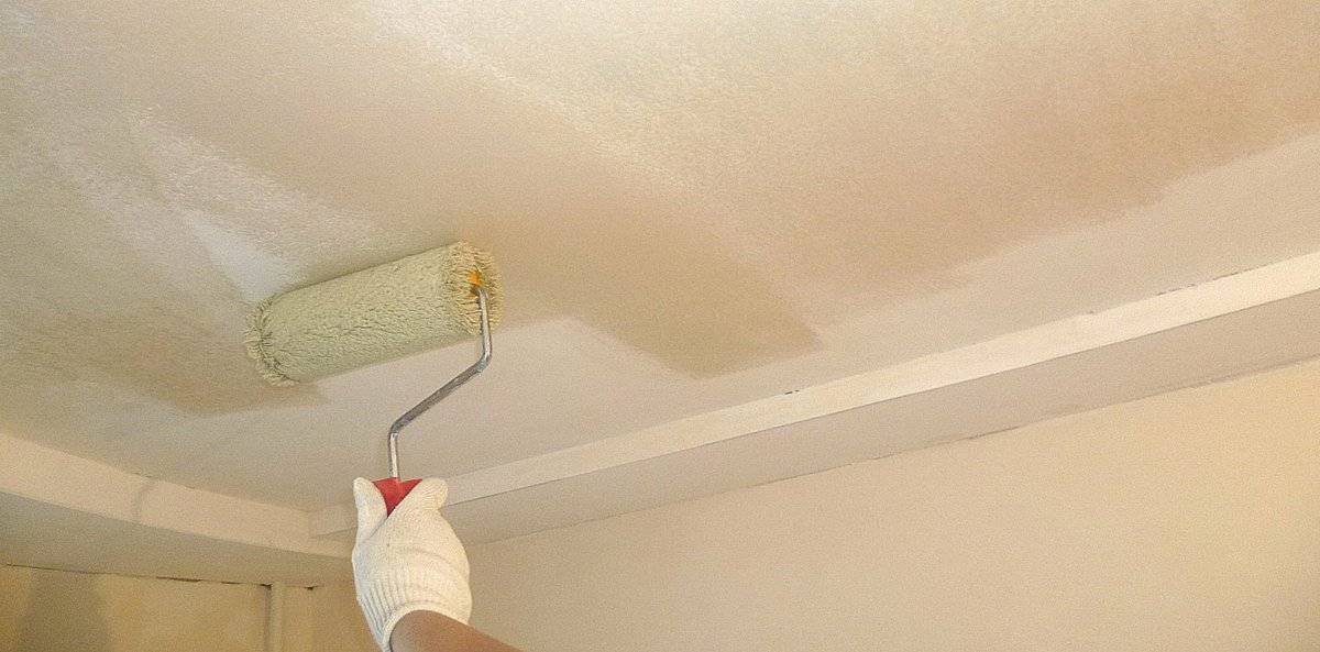 Как побелить потолок по старой побелке - 3 эффективных способа!