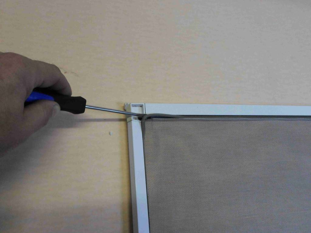 Как установить москитную сетку на пластиковые окна своими руками? – 5 способов монтажа