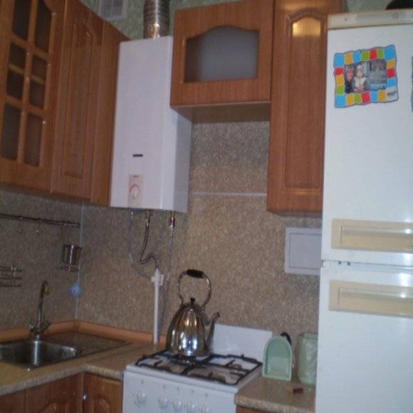 Компактно и функционально: идеи дизайна кухни в хрущевке с холодильником, газовой колонкой (+52 фото)