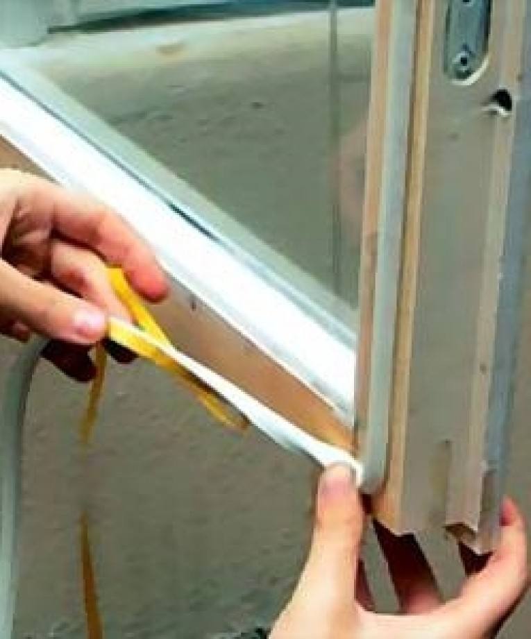 Утепление деревянных окон: видео-инструкция по монтажу своими руками, как и чем утеплить, цена, фото