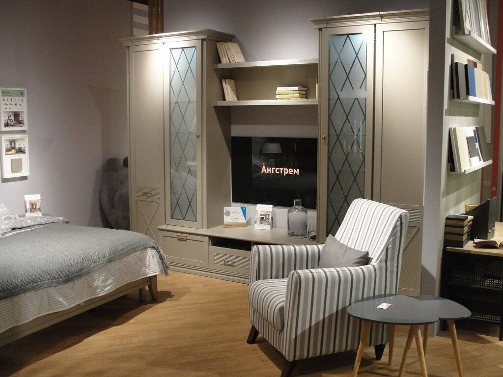 Спальня в стиле кантри (70 фото): выбор штор и мебели для интерьера, обоев и предметов декора, дизайн маленьких и больших спален