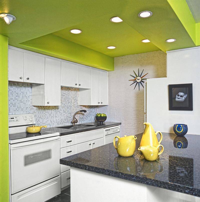 Чем лучше покрасить потолок на кухне: своими руками, какую краску выбрать, фото