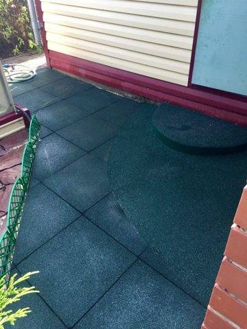 Резиновая плитка: тротуарное покрытие для двора частного дома